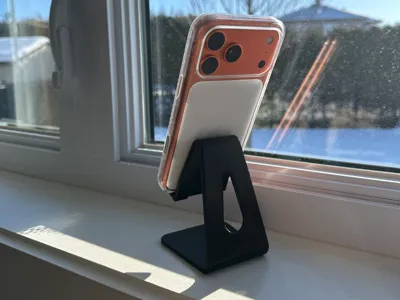 Simple Phone Stand (iPhone Pro Max compatible)