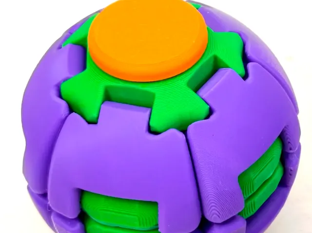 HelixCore – Press-to-Spin Squishy Ball