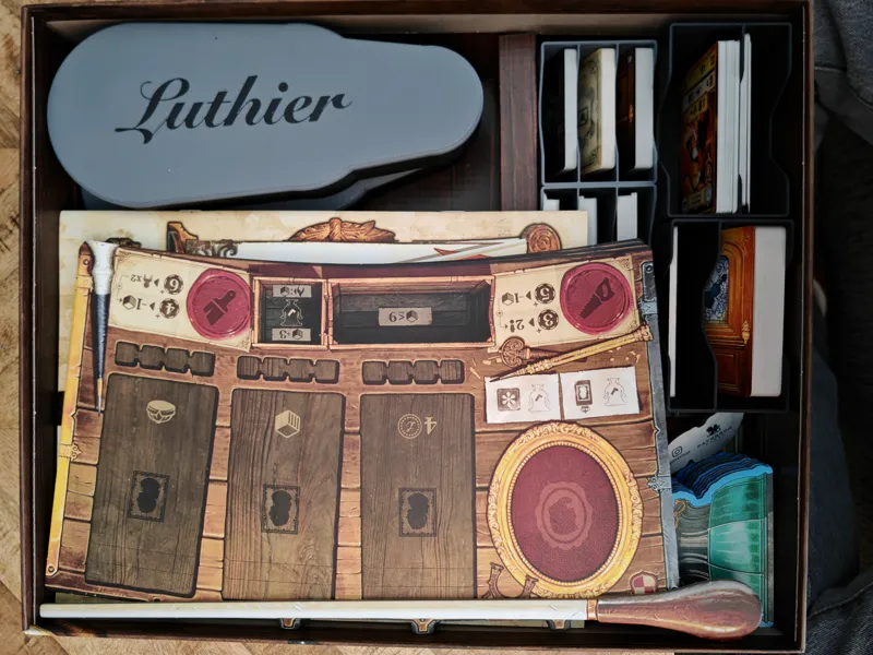 Luthier Retail Boardgame insert with resource tray