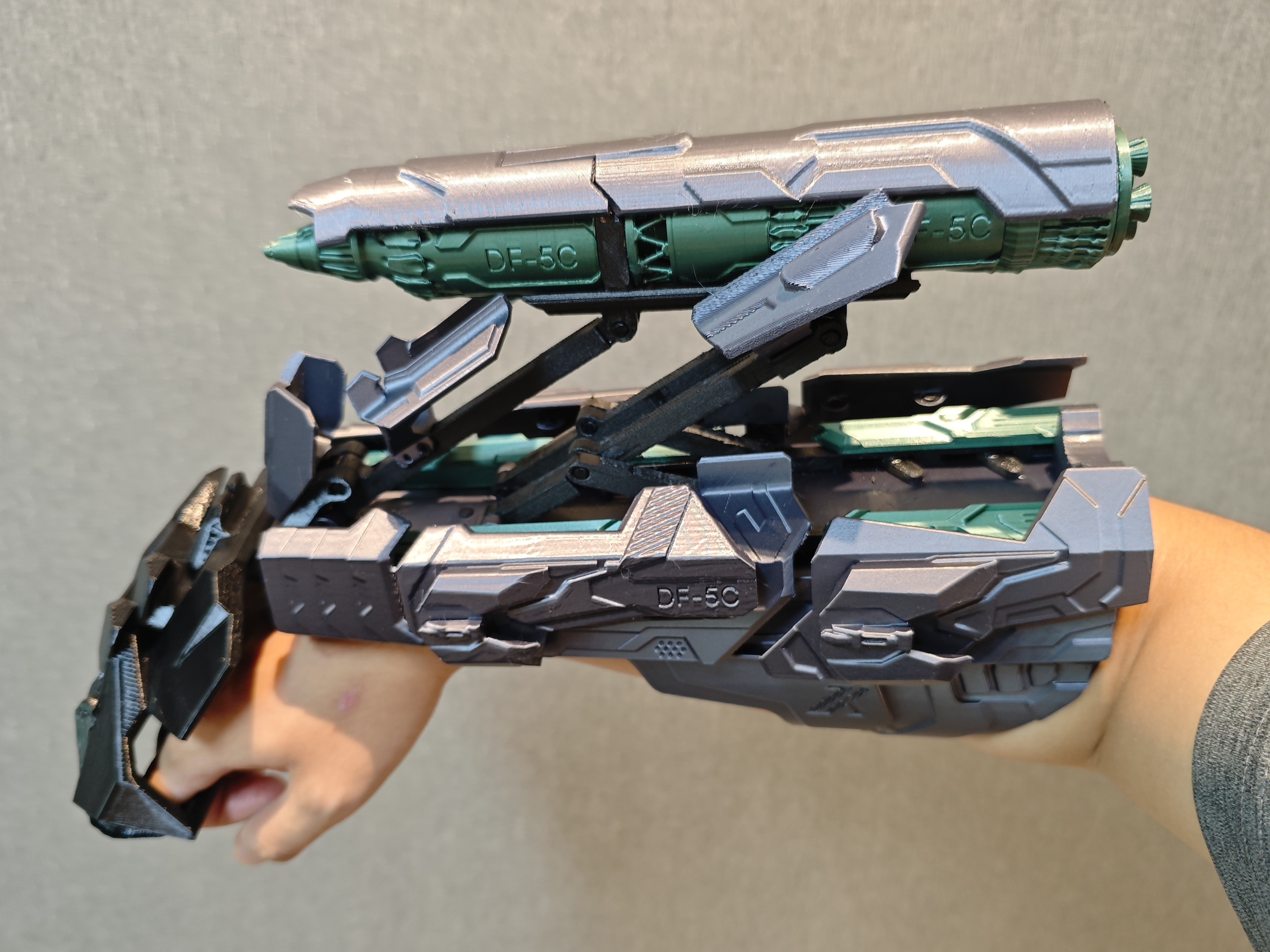 Miniatura 1 do modelo 3D 东风5c科幻版导弹手臂