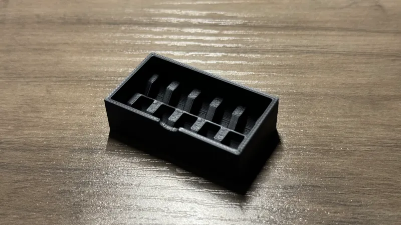 Small LR44 Case