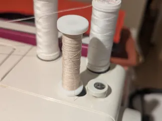 Nähgarn Spule für Spulerspindel Nähmaschine