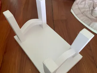 凳子