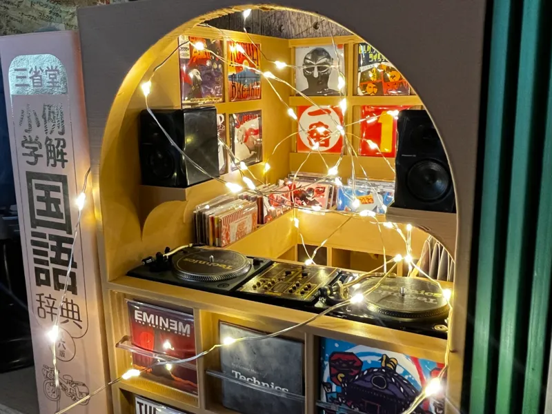 ブックヌック レコードに囲まれた部屋　Technicsミニチュアコレクション用ブース、自作レコード用