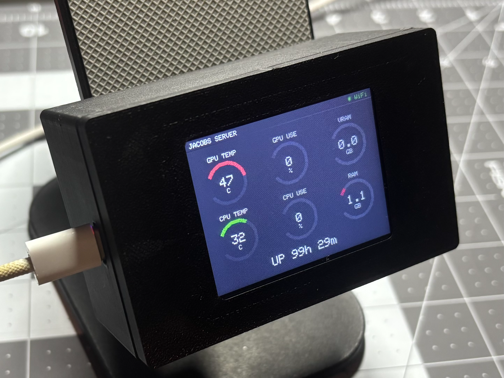 Solderless ESP32 2.4" TFT Display Enclosure
