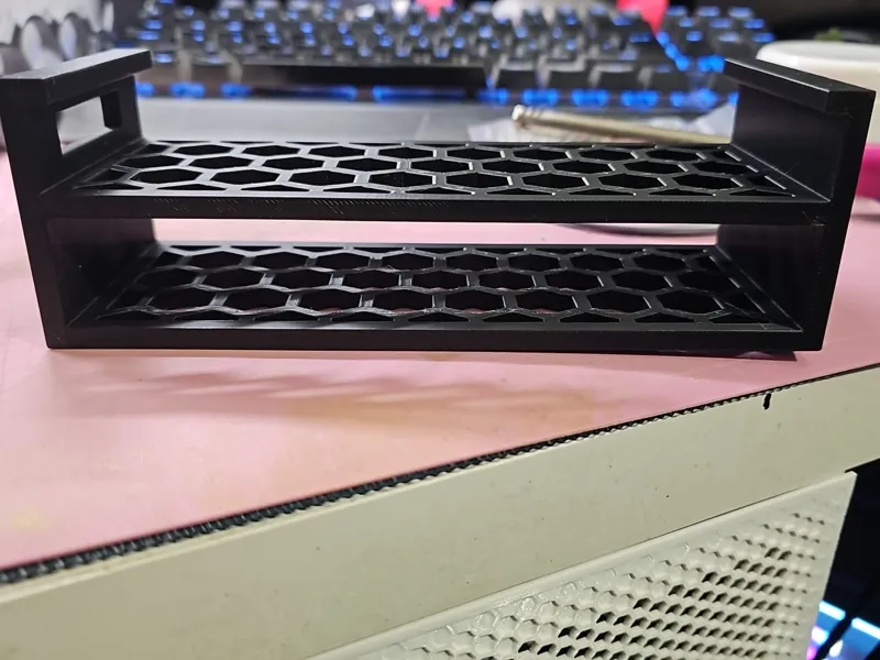 TP-Link UH700-720 desk