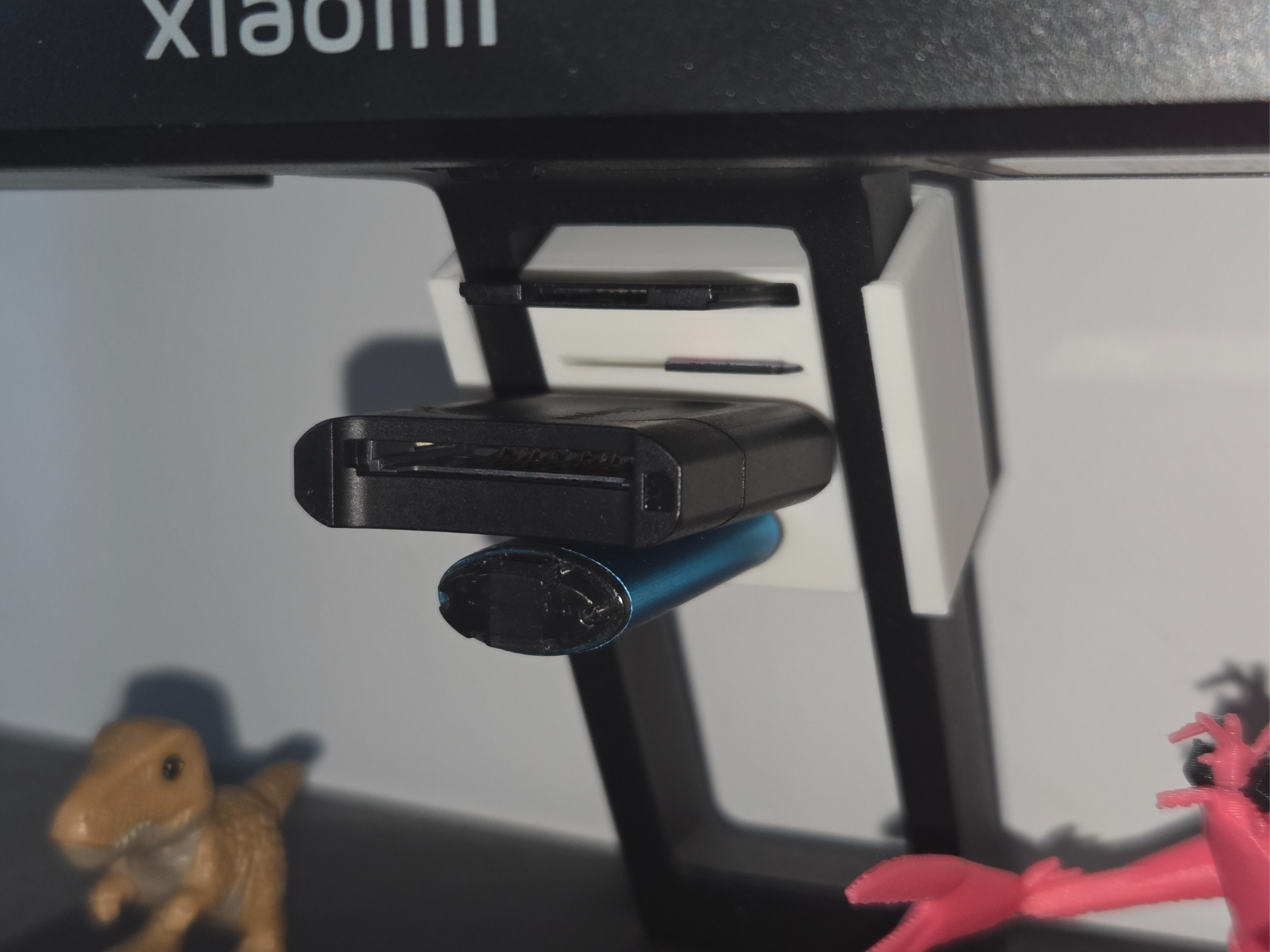 Xiaomi G27Qi monitor usb and sd holder