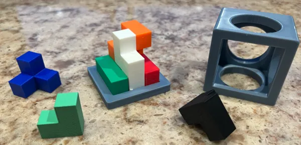 Cube Soma avec support de rangement