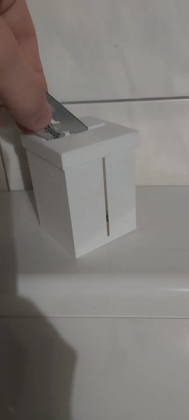Razor blade safety bin