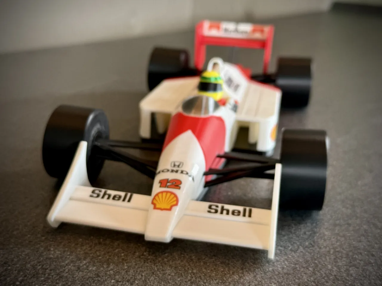 F1 McLaren MP4/4 1988 Ayrton Senna view 3
