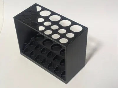 Compact stepped pen holder