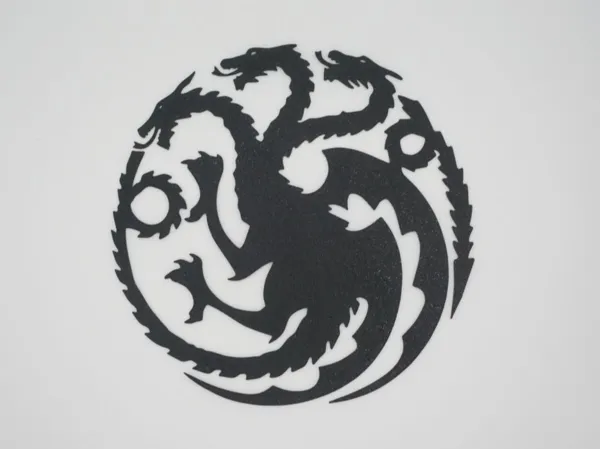 Silhouette de dragon à trois têtes