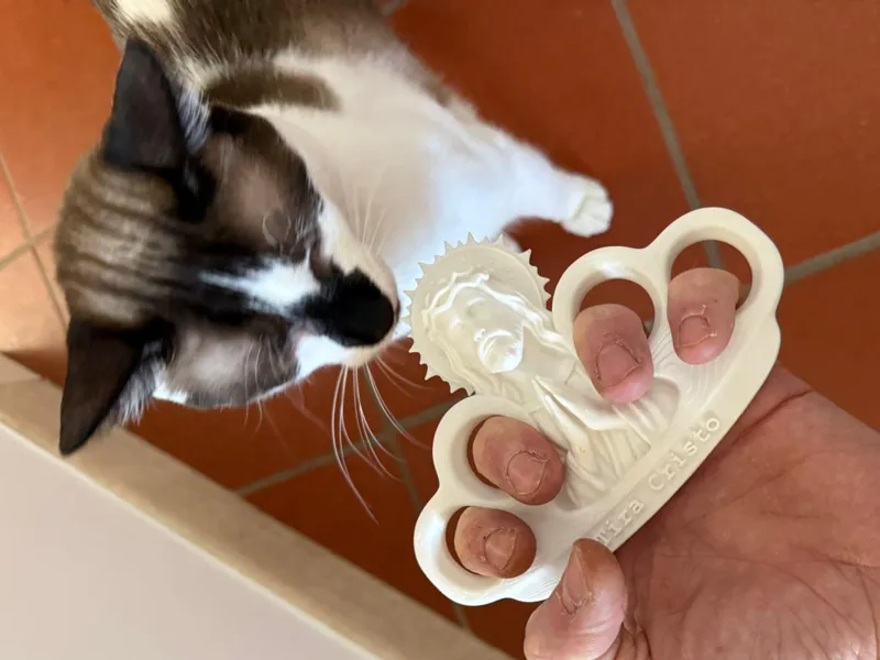 Brass Knuckles Christ - IL TIRA-CRISTO