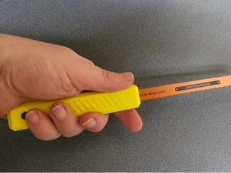 Padsaw handle for hacksaw blades
