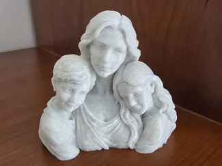 Busto mãe, filho e filha