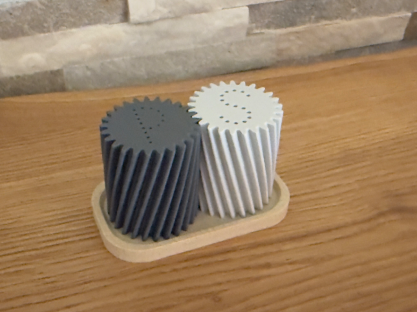 Gear Style Salt & Pepper Shaker Set– Rotating Tray