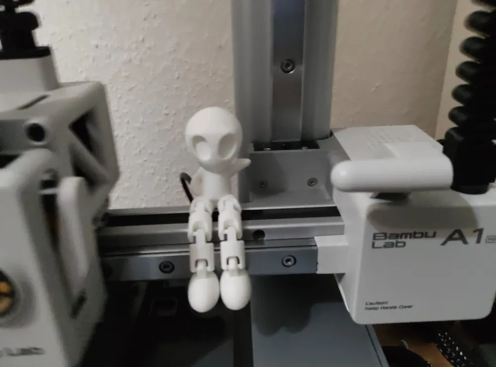 long leg alien buddy by ChillyK - MakerWorld
