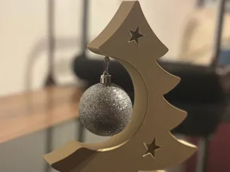 Weihnachtsbaum Dekoration mit Kugel