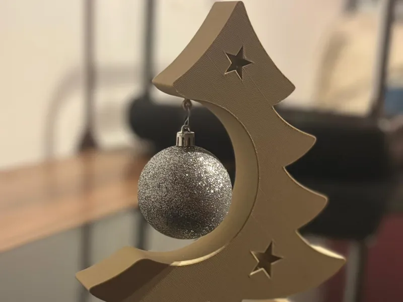 Weihnachtsbaum Dekoration mit Kugel