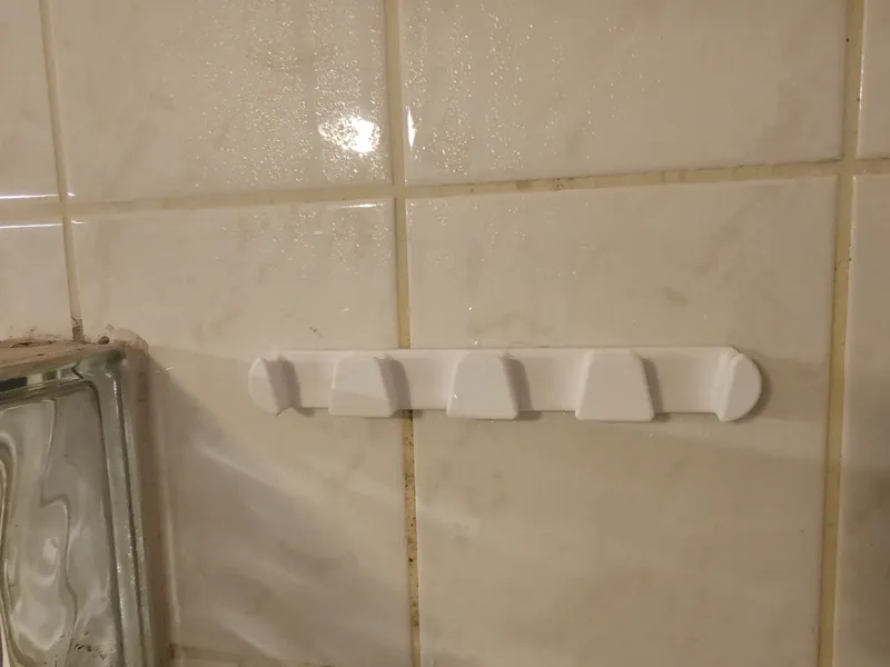 razor blade hanger for 4 blades