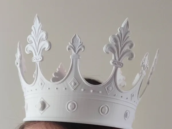 Couronne royale fantastique « Hallowed Crown »