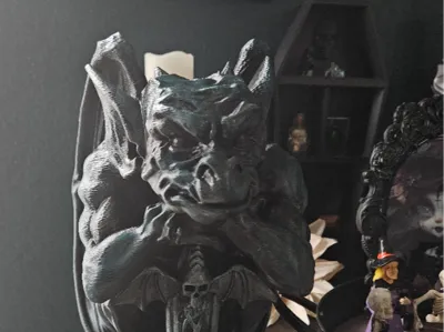 Gargoyle statue 