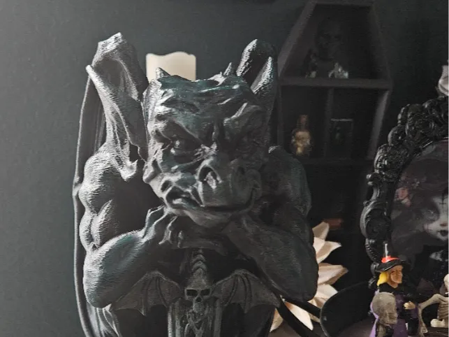 Gargoyle statue 