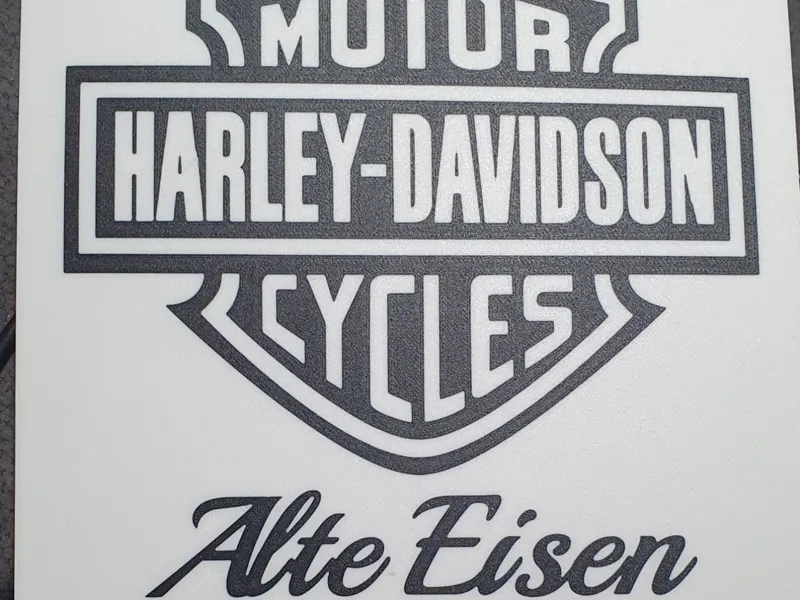 Harley-Davidson Schild mit 'Alte Eisen' 