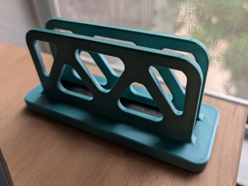Single Vertical Laptop Stand