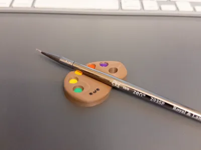 Mini Kawaii Painter Palette Brush Holder