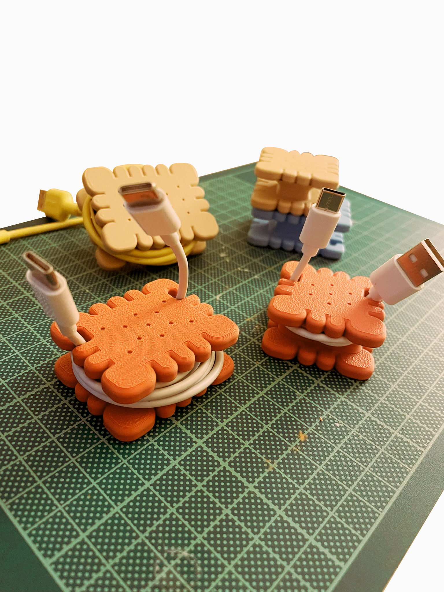 Miniatura 1 do modelo 3D Biscuit Cable Organizer