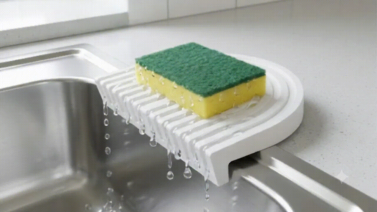 Practical self-draining sponge drainer