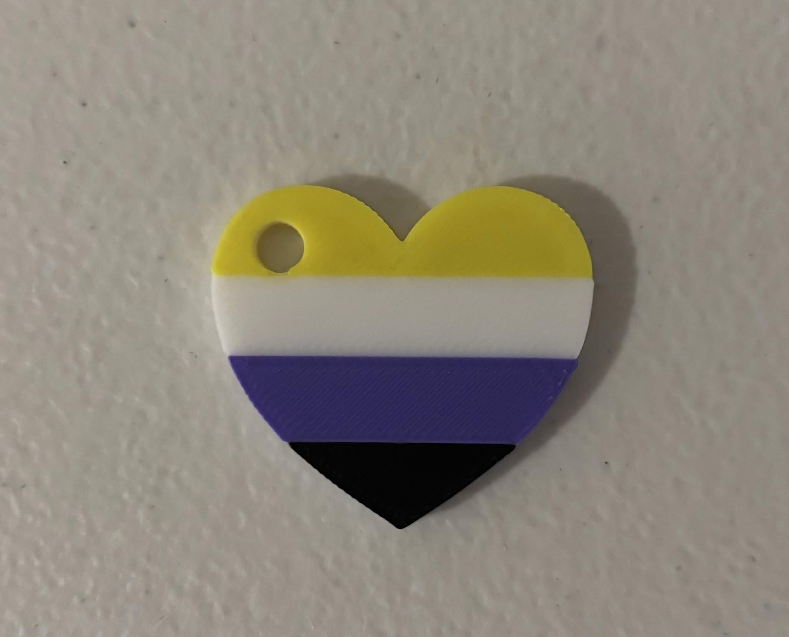 Miniatura 1 do modelo 3D NonBinary Heart Keychain