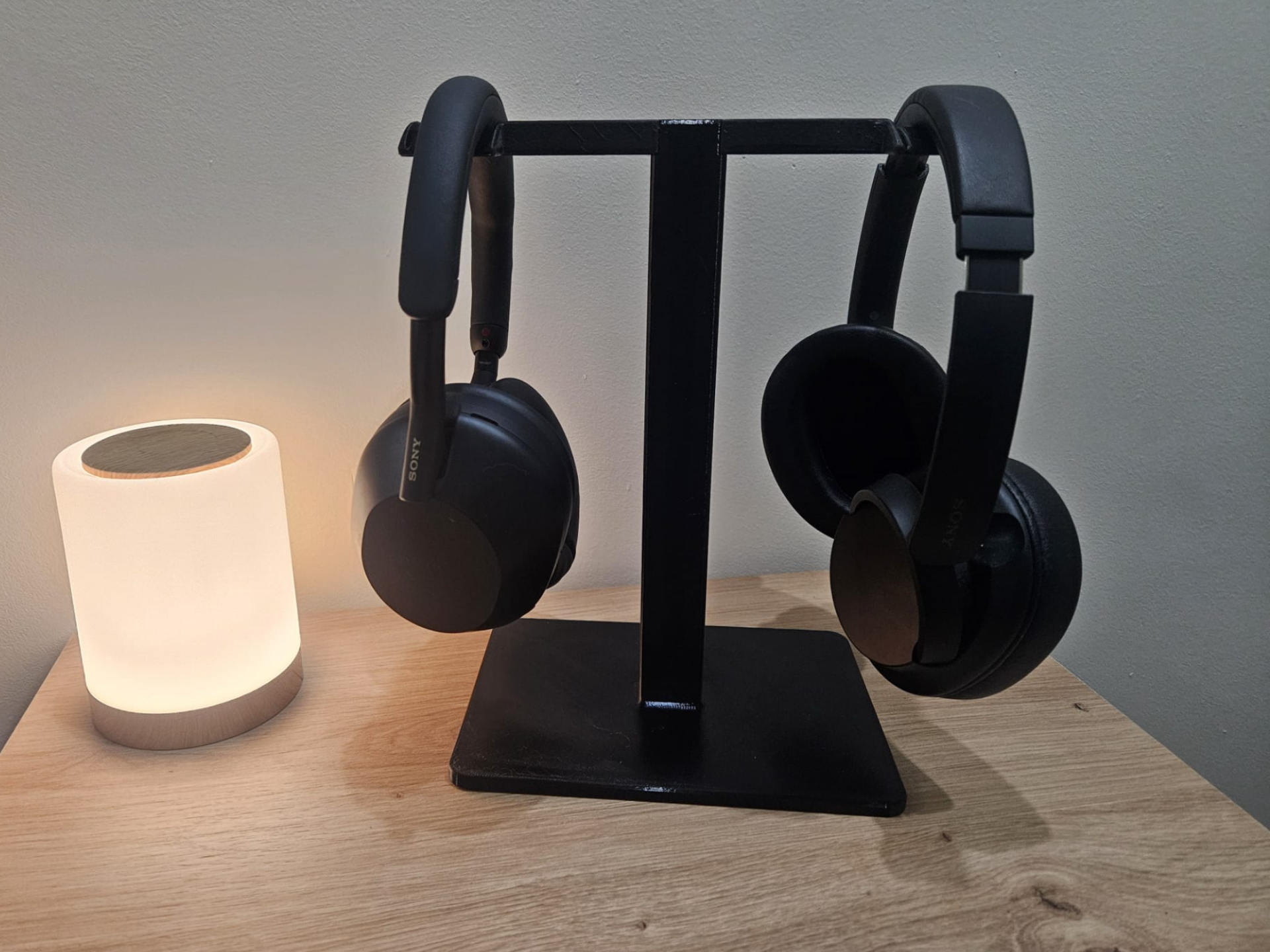Minimalist Dual Headphone Stand