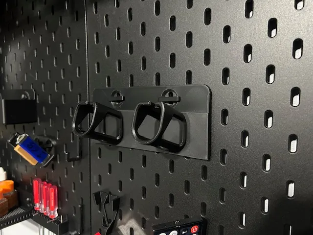 Ryobi Battery T-Clip Mount for IKEA SKADIS