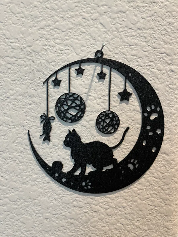 Déco murale : chat sur la lune et pelote de laine