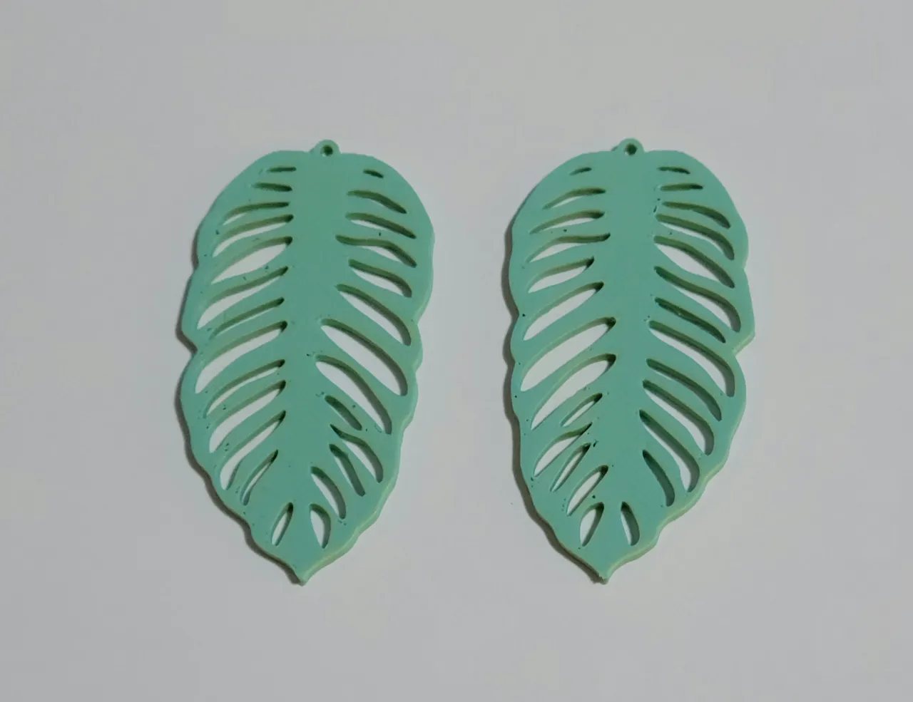Monstera Esqueleto Earrings view 2