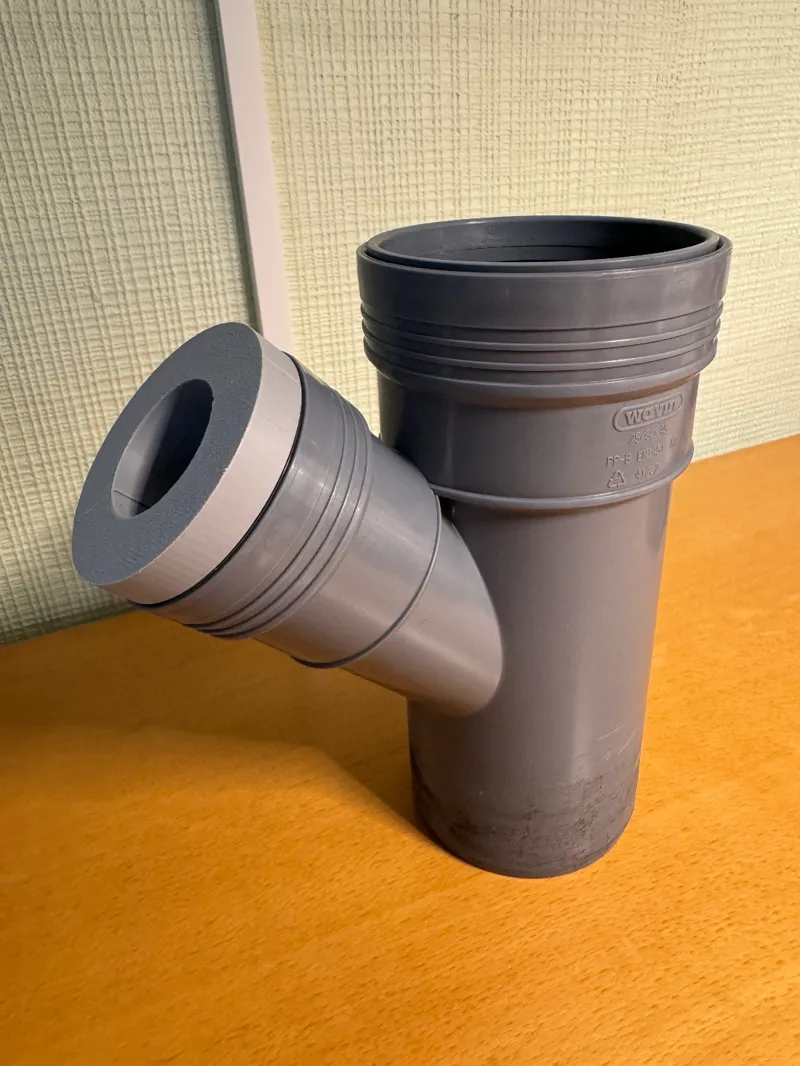 Suction hose spacer