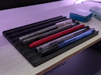 Minimal Pencil Tray – 8 Slots