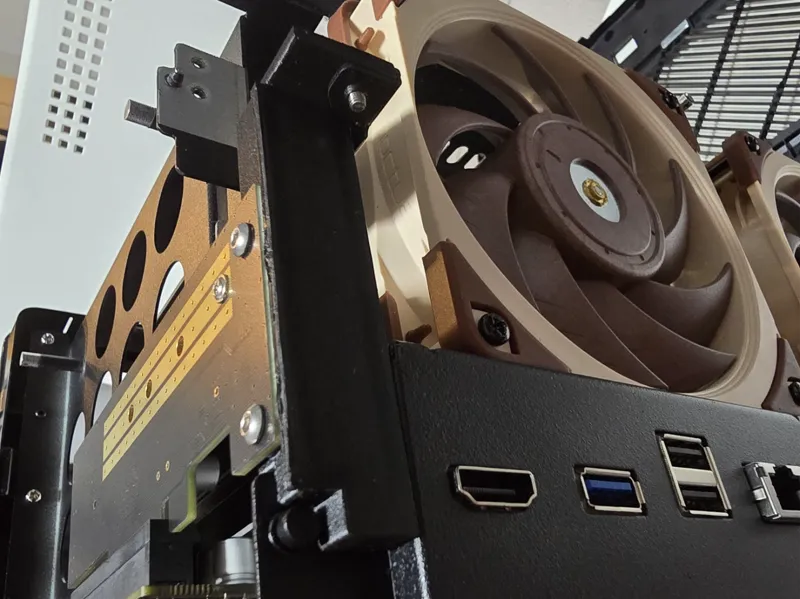 UGREEN NAS PCIe M.2 CM302 Low Profile Slot Bracket