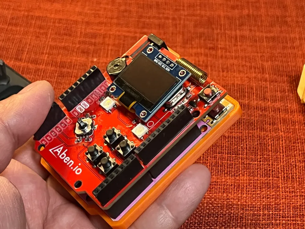 Abeno: An Arduino Uno-based handheld game console (GameBoy) by 阿笨 ...