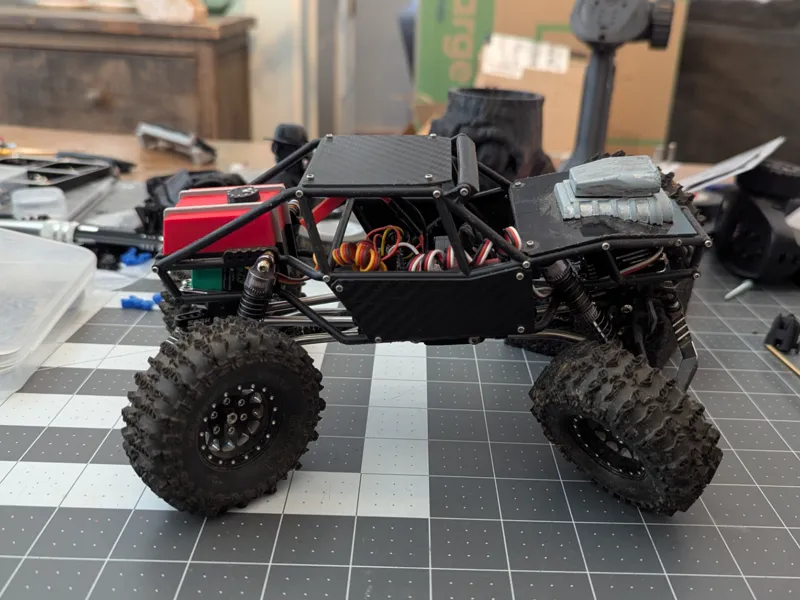 Injora TRX4M Tarantula 4WS Fuel cell chassis brace