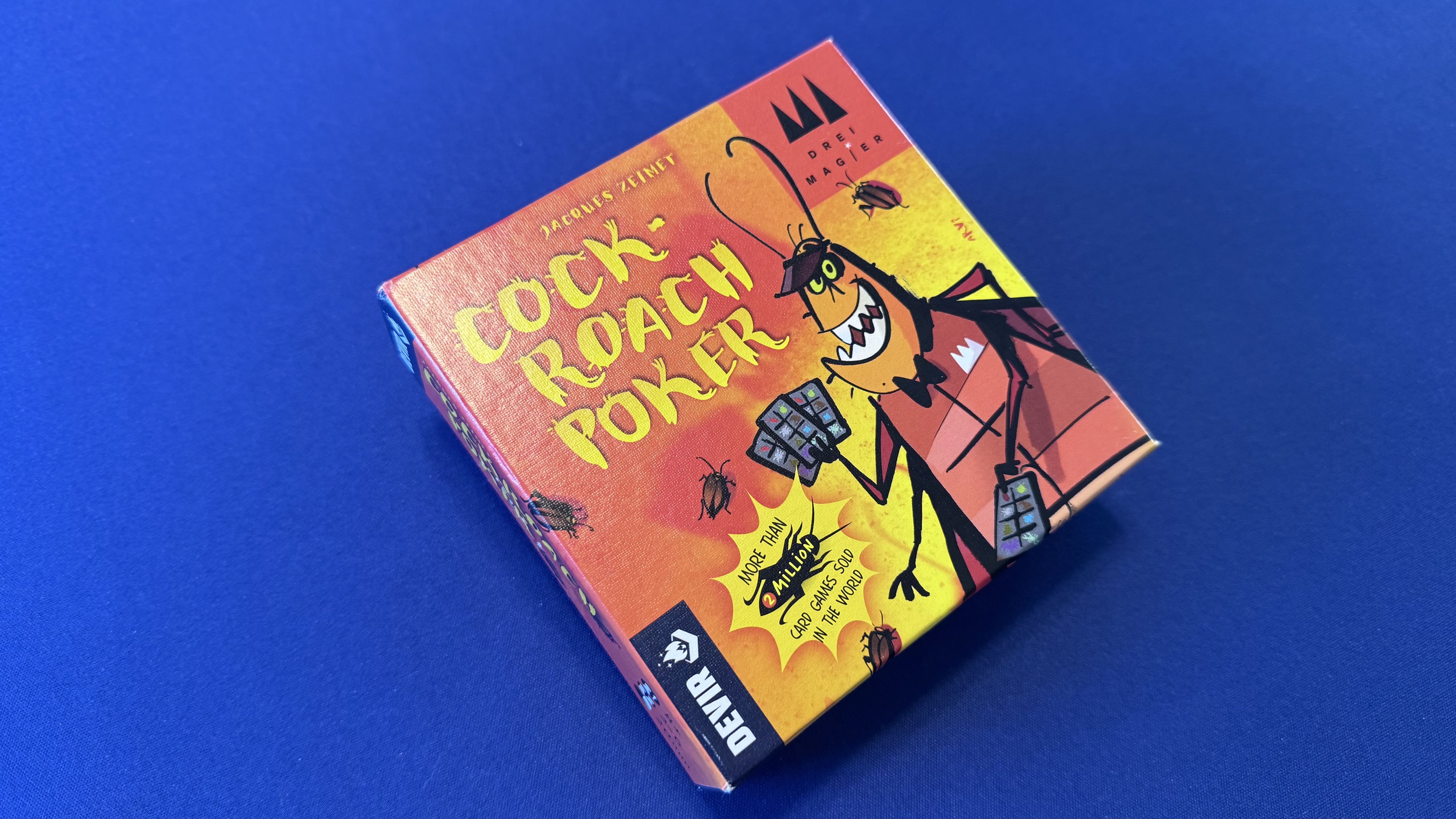 Miniatura 2 do modelo 3D Cockroach Poker – Bug-Etched Box Insert