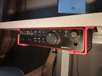 Focusrite Scarlett 2i2 Gen 4 - Underdesk mount