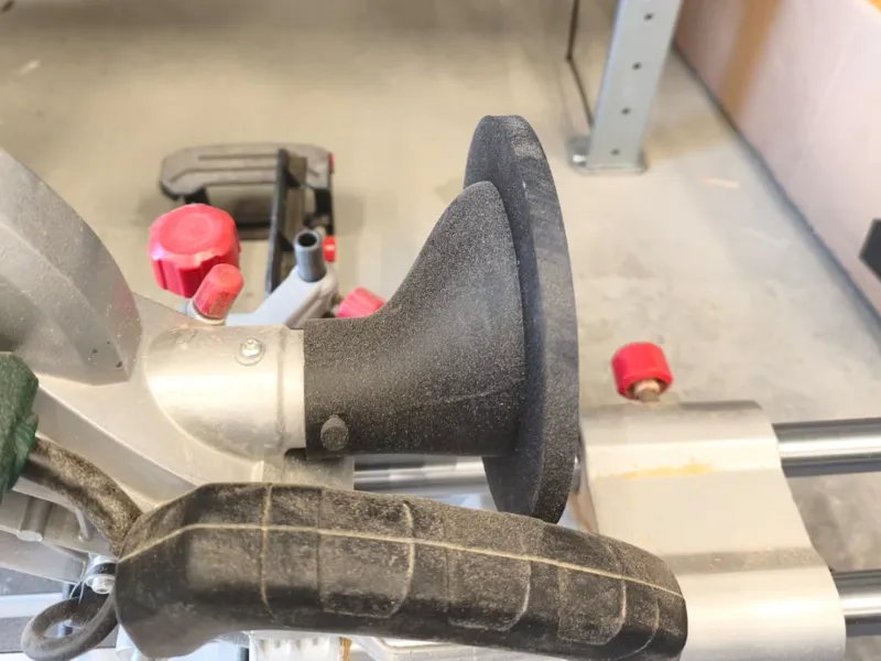 Magnetischer Absaugverbinder für Kappsäge Metabo