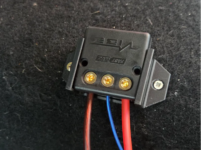 Vibe Subwoofer Fast Plug Holder