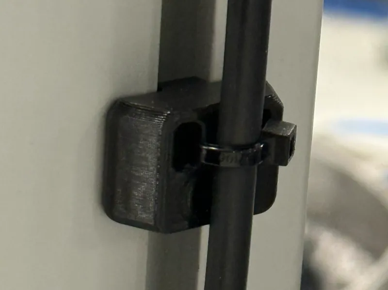 Cable clip