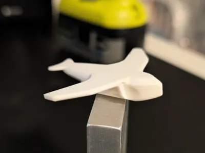 Simple fixed-wing drone airplane (no supports)