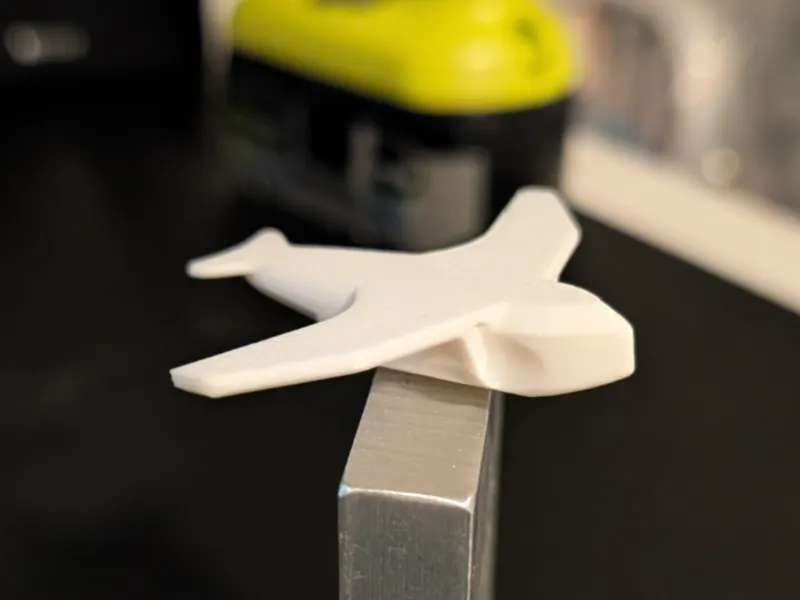 Simple fixed-wing drone airplane (no supports)