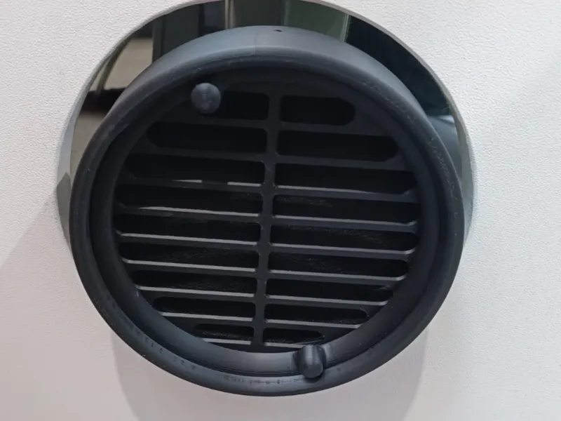 Air vent / gable vent with particle filter